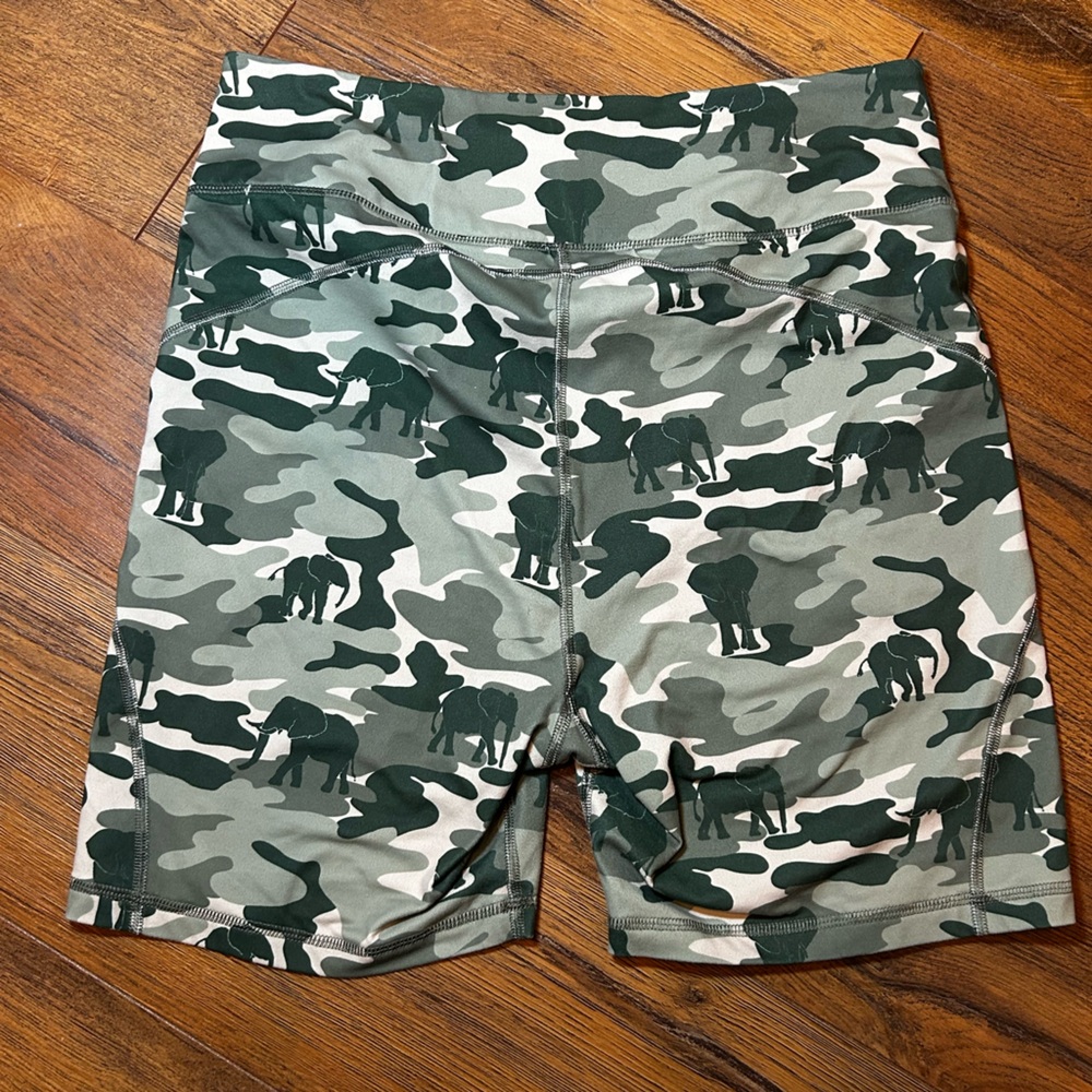Ivory Ella Women’s XL Green Camo Biker Shorts Athletic Exercise Elephant - Picture 5 of 6